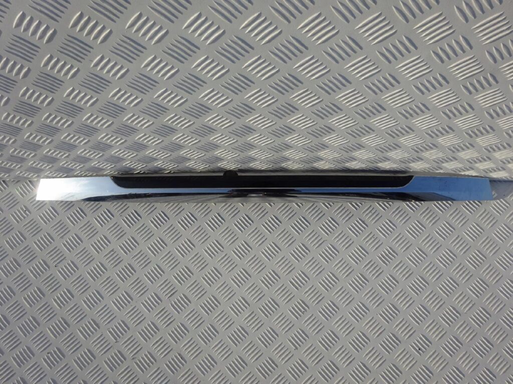 JAGUAR XF LIFT CHROM LISTWA KLAPY CX23-13550-BF JAGUAR XF LIFT CHROM LISTWA KLAPY CX23-13550-BF