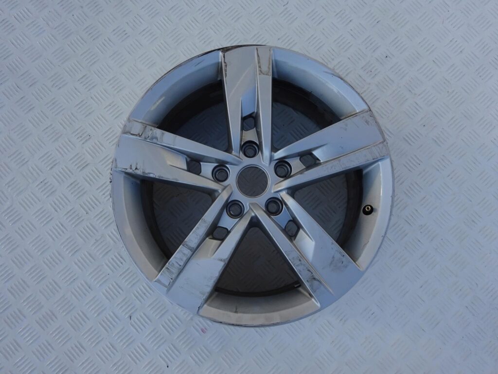 SEAT LEON III 5F FELGA 7Jx17 ET49 5F0601025T SEAT LEON III 5F FELGA 7Jx17 ET49 5F0601025T