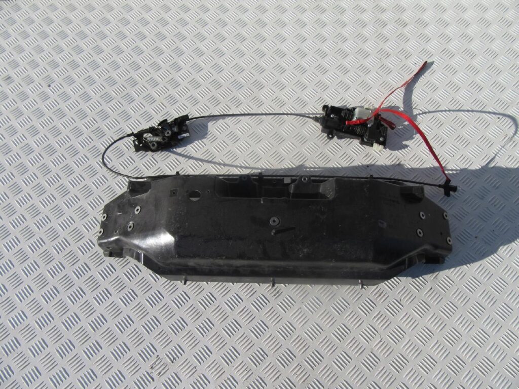 TESLA X BELKA WSPORNIK PRZOD ZAMEK MASKI RYGIEL TESLA X BELKA WSPORNIK PRZOD ZAMEK MASKI RYGIEL