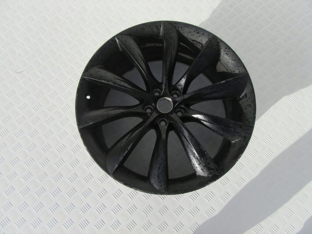 TESLA X FELGA 10x22 ET35 5x120 1027247-xx-c