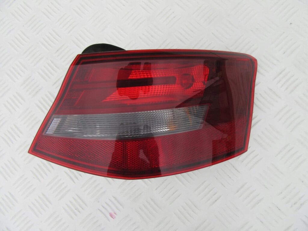 AUDI A3 8V3 LAMPA PRAWA TYŁ TYLNA 8V3945096C