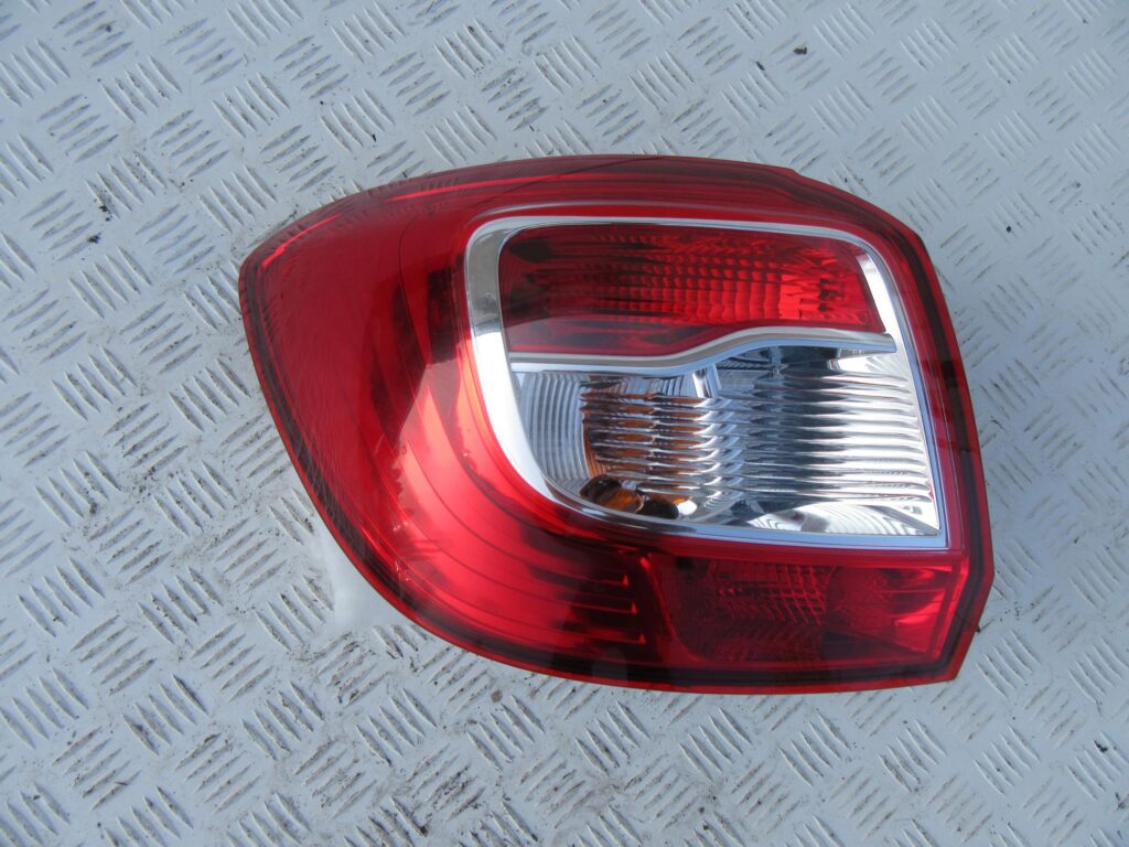 DACIA SANDERO II 12- LAMPA LEWA TYŁ TYLNA
