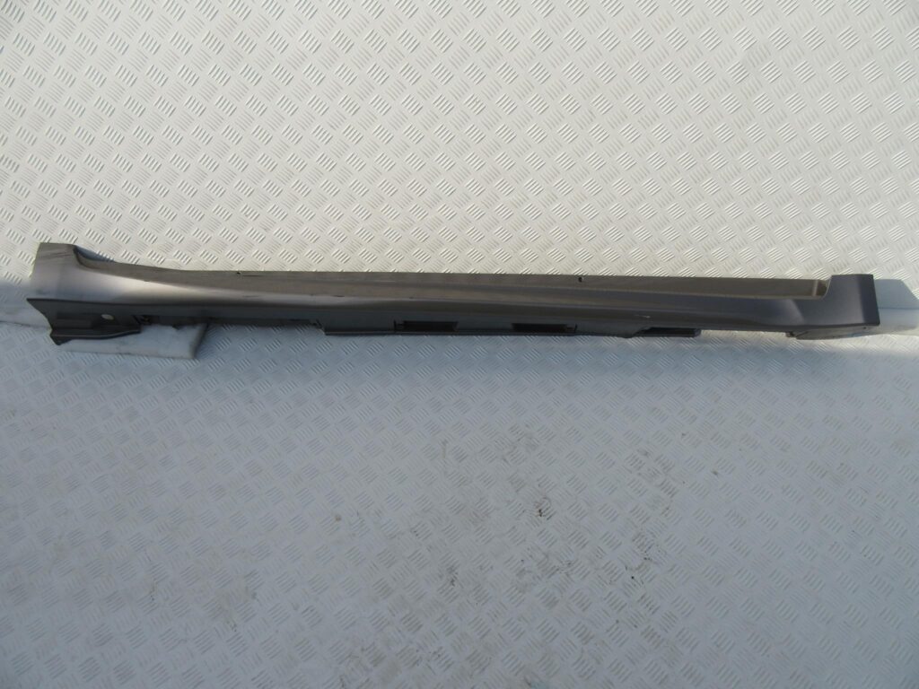 TOYOTA AVENSIS T29 15 16- PRÓG PRAWY LISTWA