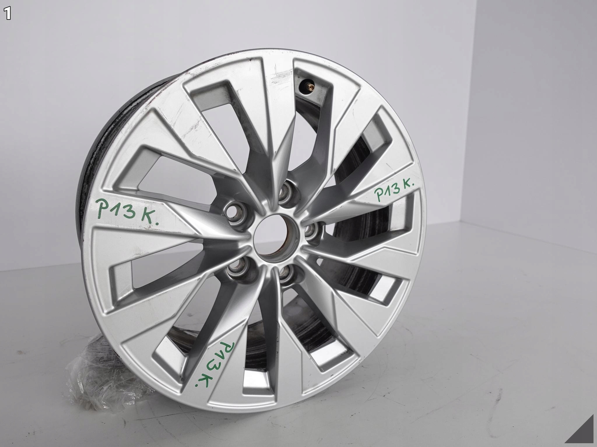 AUDI A3 8Y0 FELGA 7,5JX16 ET43 8Y0601025T 5X112 AUDI A3 8Y0 FELGA 7,5JX16 ET43 8Y0601025T 5X112 - obrazek 2