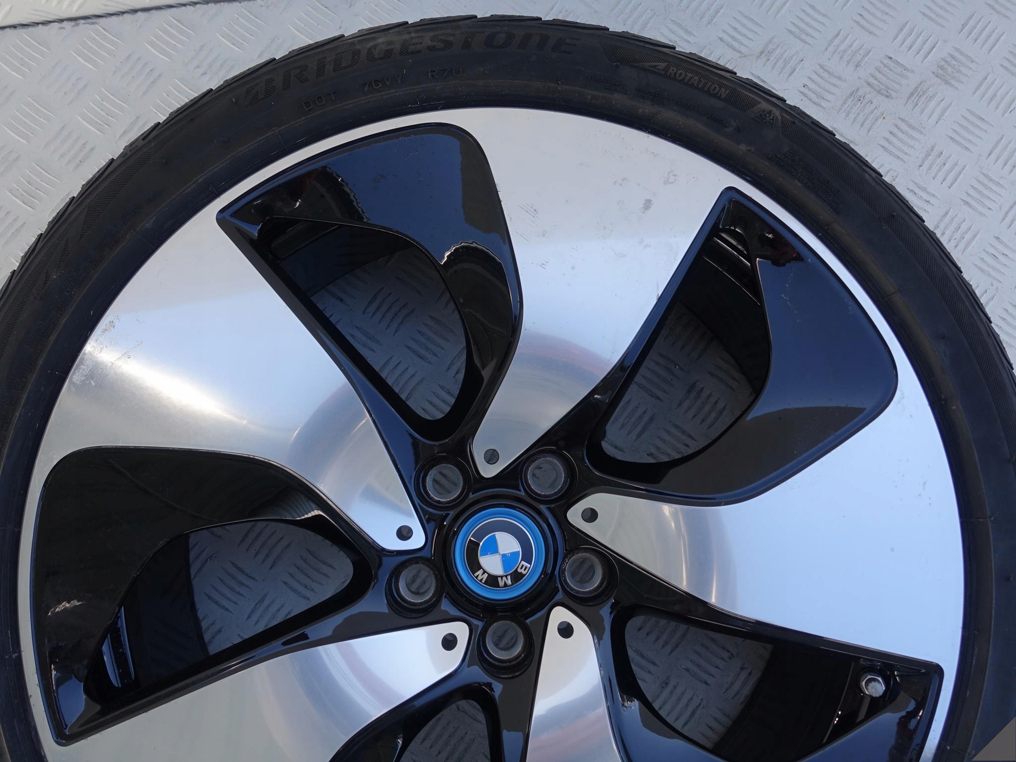 BMW i8 6853004 FELGA 7,5Jx20 OPONA ET40 215 45 BMW i8 6853004 FELGA 7,5Jx20 OPONA ET40 215 45 - obrazek 4