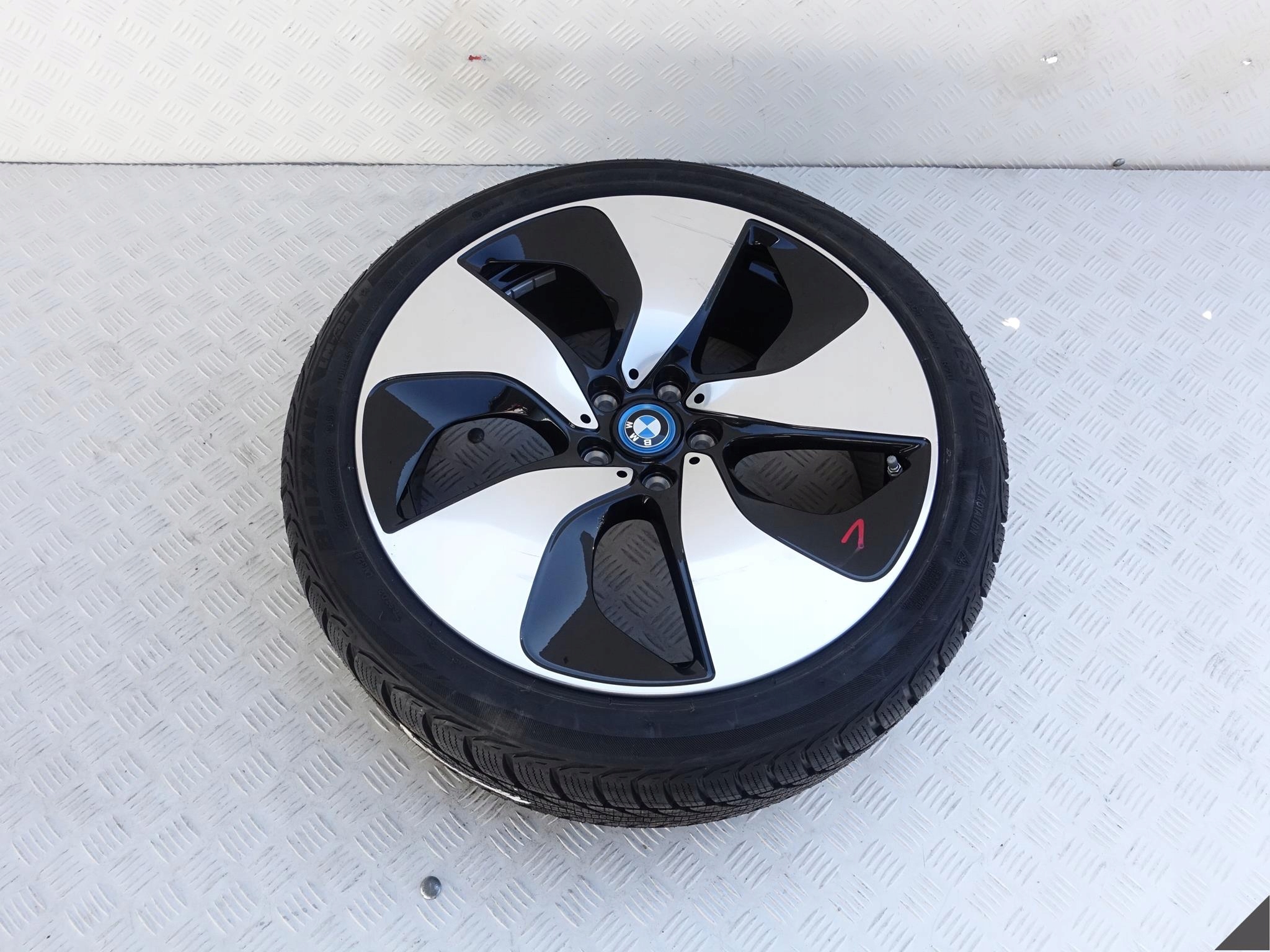 BMW i8 6853004 FELGA 7,5Jx20 OPONA ET40 215 45 BMW i8 6853004 FELGA 7,5Jx20 OPONA ET40 215 45