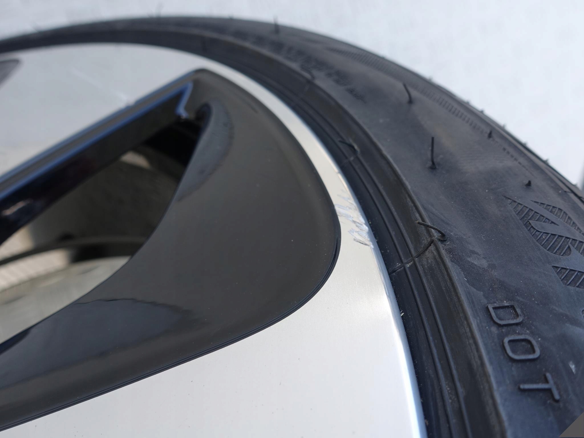 BMW i8 6853004 FELGA 7,5Jx20 OPONA ET40 215 45 BMW i8 6853004 FELGA 7,5Jx20 OPONA ET40 215 45 - obrazek 12