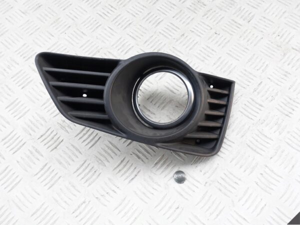OPEL TIGRA B II 2 04-09 ZDERZAK KRATKA PRAWA OPEL TIGRA B II 2 04-09 ZDERZAK KRATKA PRAWA