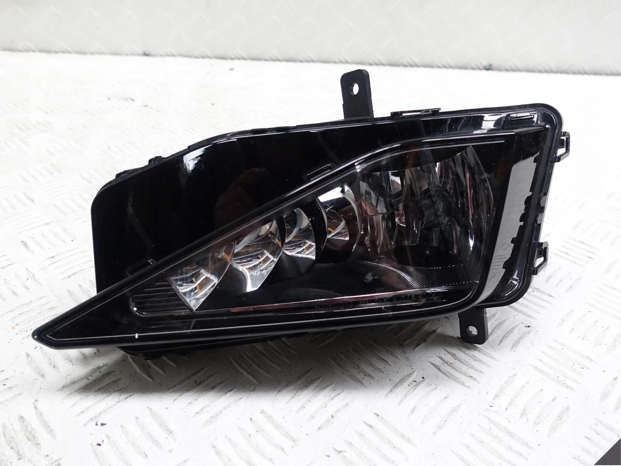 VW GOLF SPORTSVAN 517 LIFT 18- HALOGEN PRAWY VW GOLF SPORTSVAN 517 LIFT 18- HALOGEN PRAWY