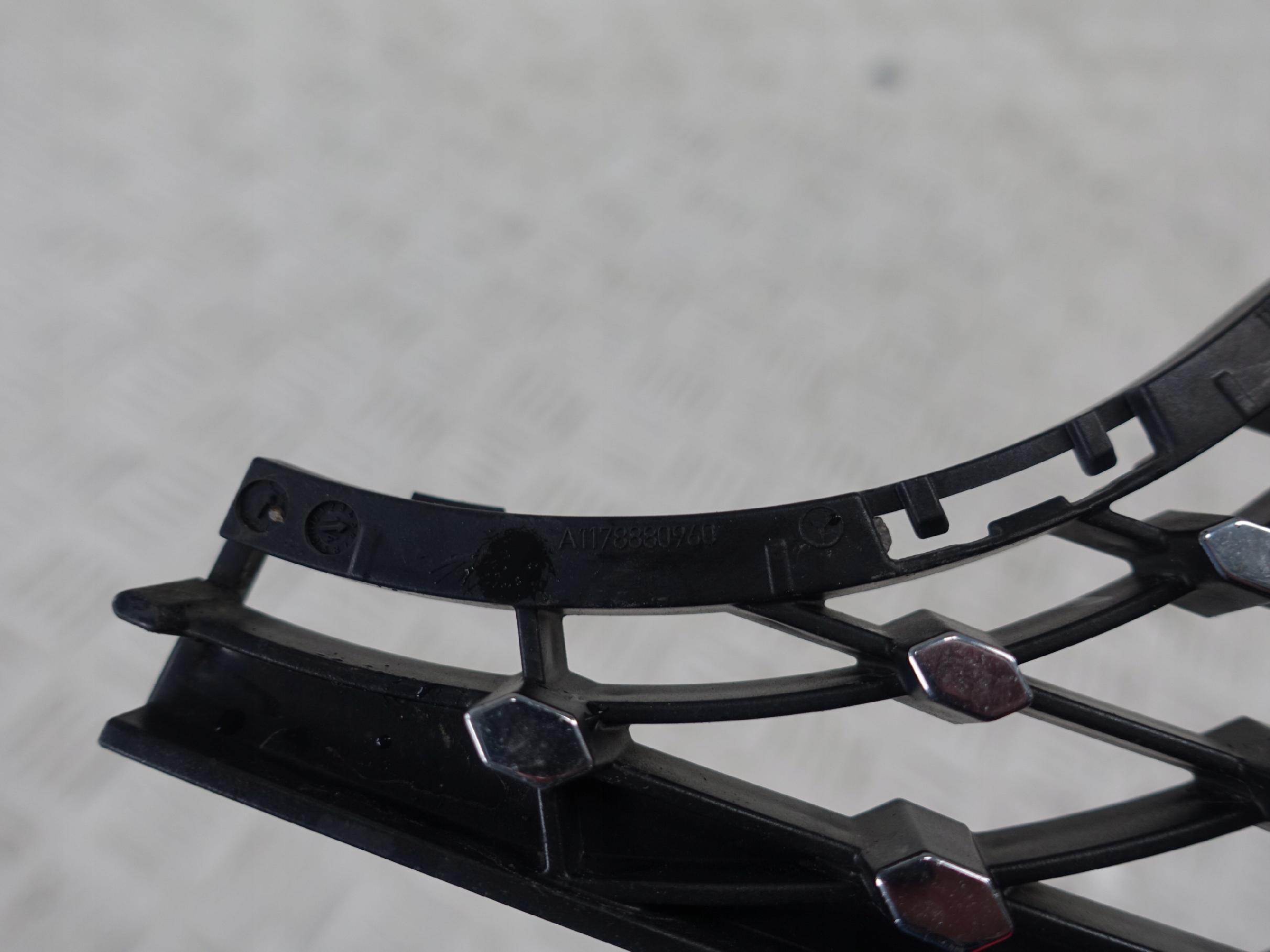 MERCEDES CLA C117 AMG GRILL ATRAPA KRATKA LEWA MERCEDES CLA C117 AMG GRILL ATRAPA KRATKA LEWA - obrazek 5