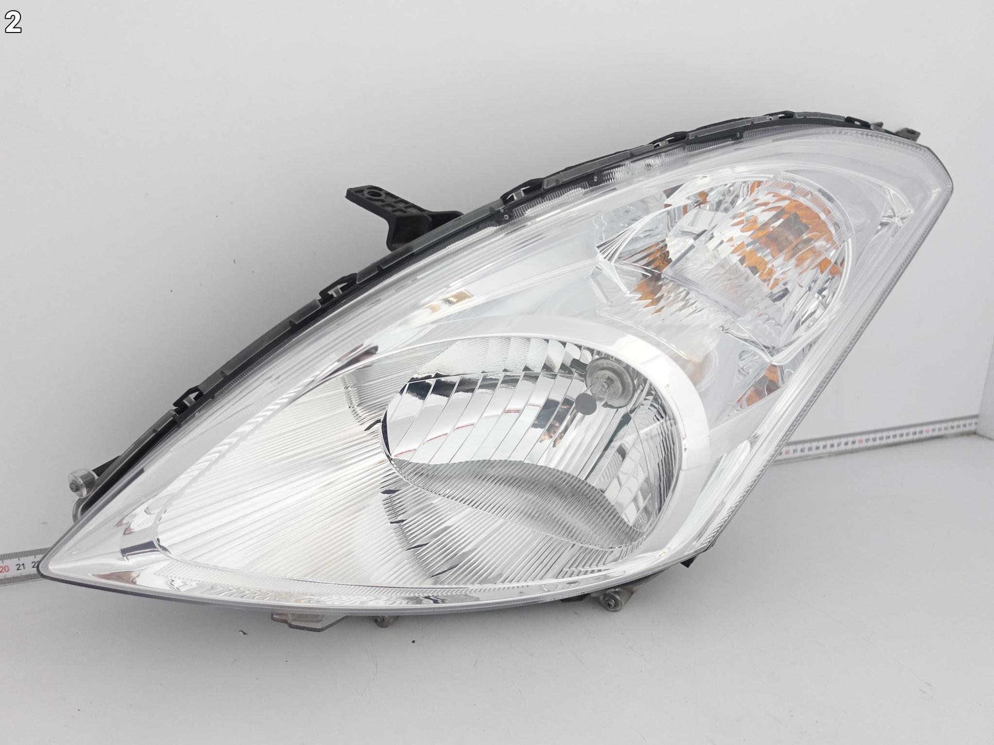 SUZUKI SWIFT MK7 IV 4 10-17 LAMPA ZWYKŁA HALOGEN LEWA PRZÓD EUROPA B.ŁADNA SUZUKI SWIFT MK7 IV 4 10-17 LAMPA ZWYKŁA HALOGEN LEWA PRZÓD EUROPA B.ŁADNA - obrazek 3