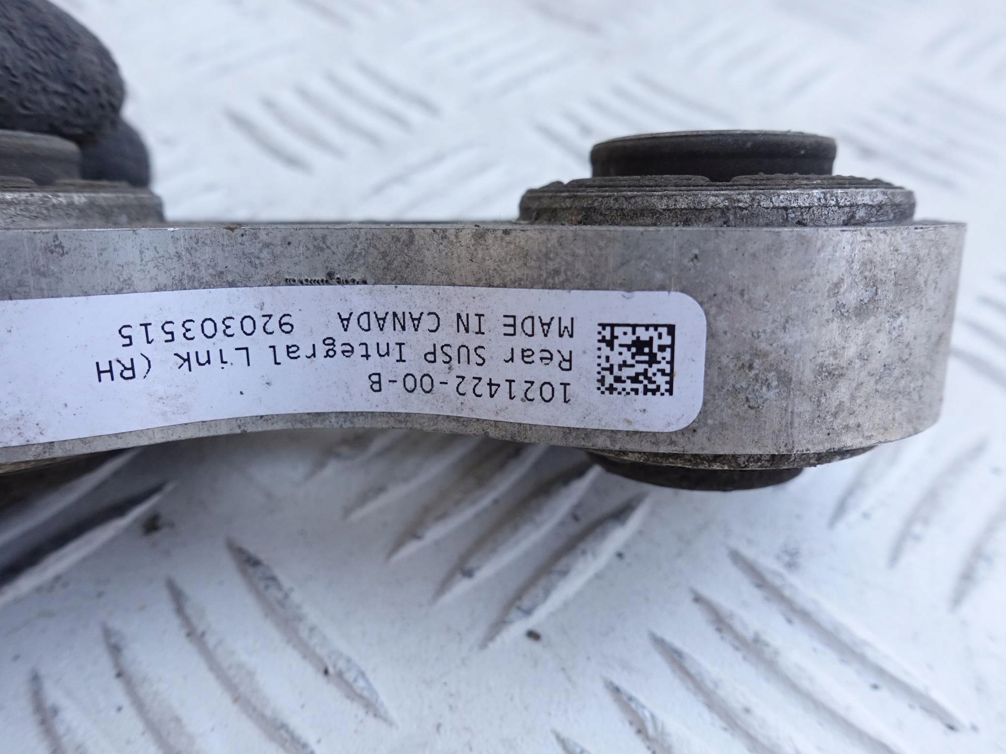 TESLA S WAHACZ TYŁ PRAWY LEWY PIONOWY 1021422-00-B TESLA S WAHACZ TYŁ PRAWY LEWY PIONOWY 1021422-00-B - obrazek 2