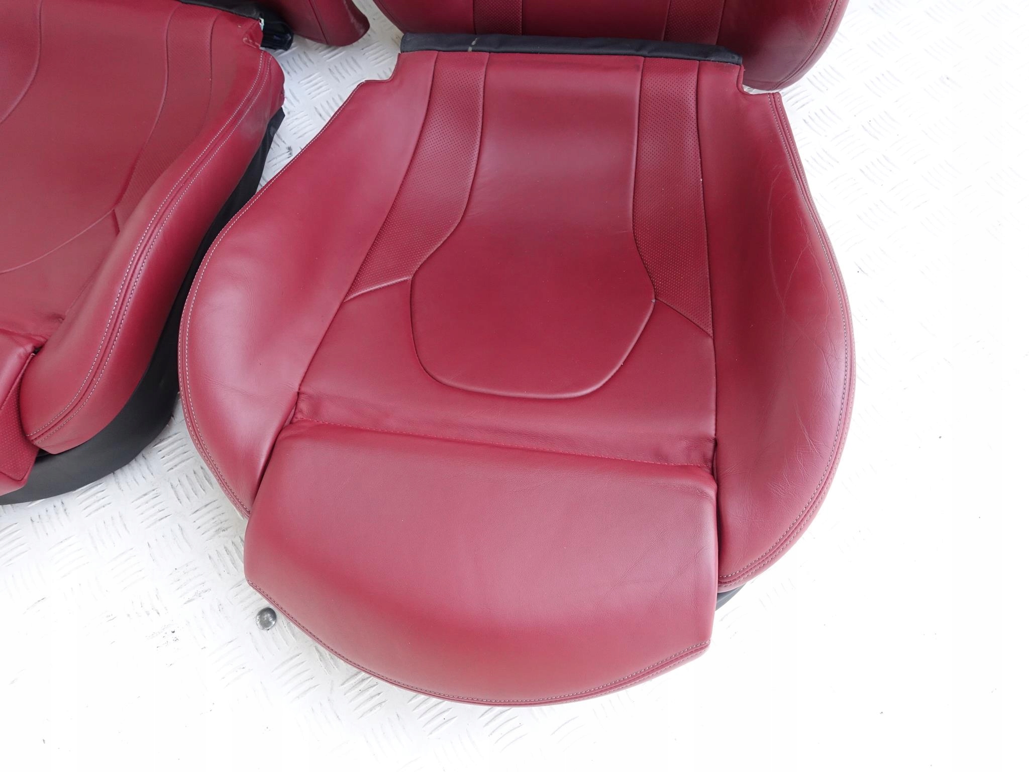 FERRARI PORTOFINO FOTEL TAPICERKA SKÓRA CZERWONA FERRARI PORTOFINO FOTEL TAPICERKA SKÓRA CZERWONA - obrazek 6