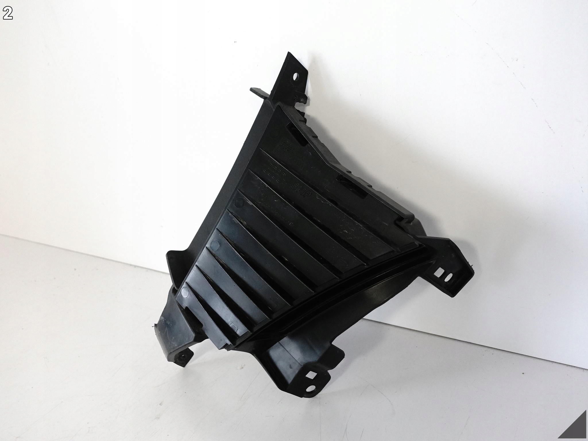 AUDI A4 B9 8W0 LIFT 19- ZWYKŁY /BASIS WLOT KIEROWNICA POWIETRZA PRAWA PRZÓD AUDI A4 B9 8W0 LIFT 19- ZWYKŁY /BASIS WLOT KIEROWNICA POWIETRZA PRAWA PRZÓD - obrazek 3