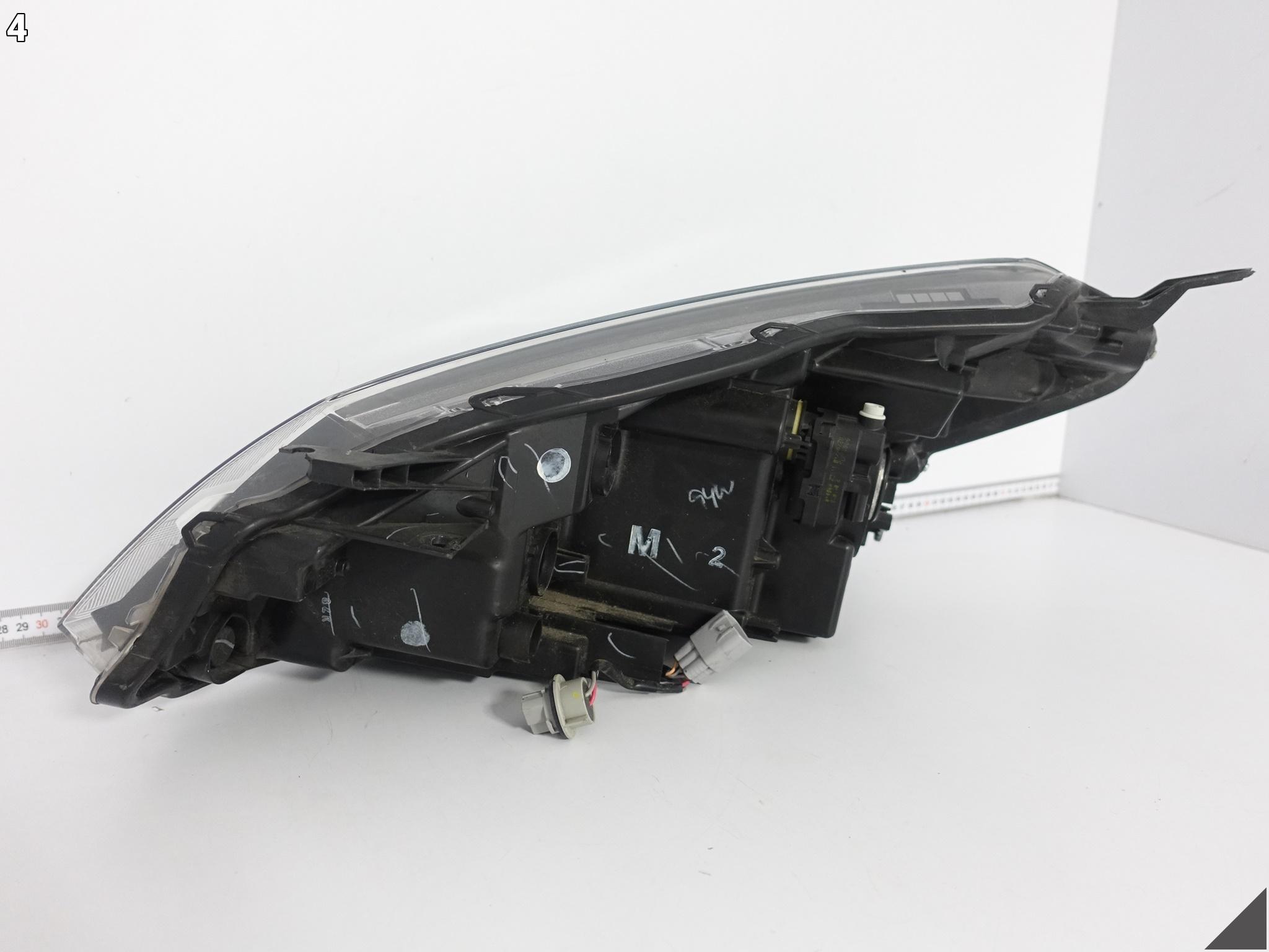 TOYOTA YARIS III 3 LIFT 17-19 LAMPA HALOGEN ZWYKŁA + LED PRAWA PRZÓD EUROPA TOYOTA YARIS III 3 LIFT 17-19 LAMPA HALOGEN ZWYKŁA + LED PRAWA PRZÓD EUROPA - obrazek 5
