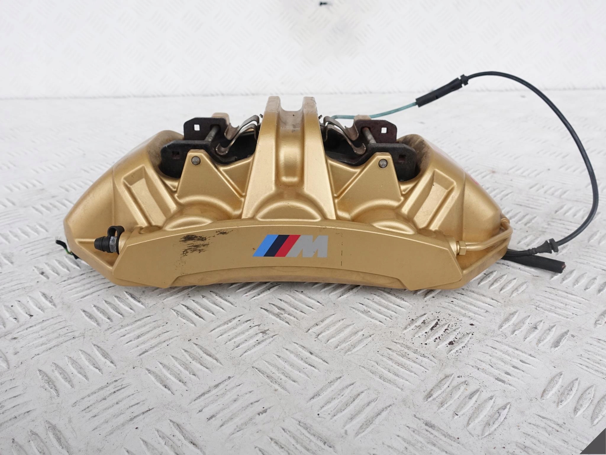 BMW M5 F90 KERAMIK GOLD ZACISK+KLOCKI LEWY PRZÓD BMW M5 F90 KERAMIK GOLD ZACISK+KLOCKI LEWY PRZÓD