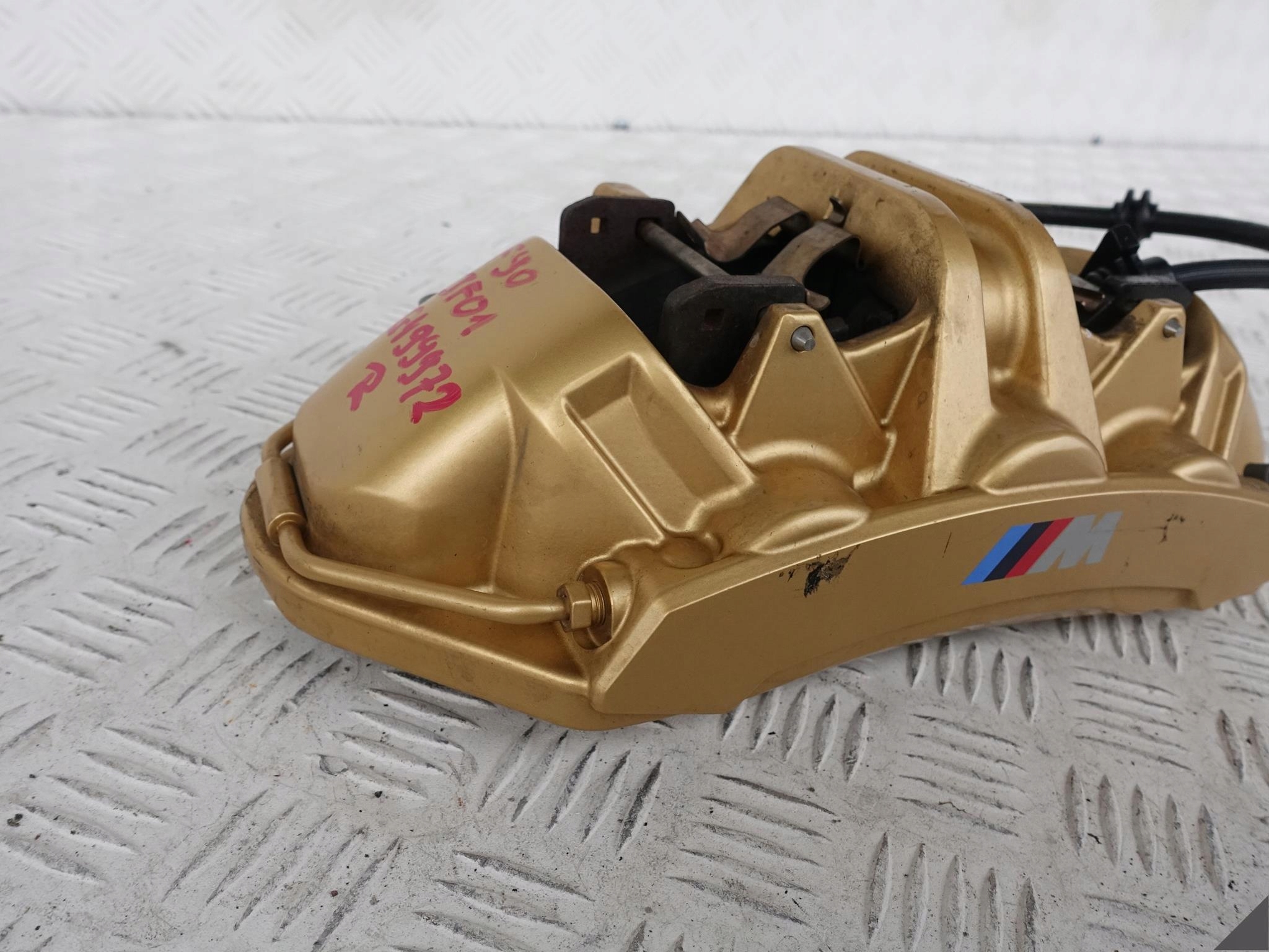 BMW M5 F90 KERAMIK GOLD ZACISK+KLOCKI PRAWY PRZÓD BMW M5 F90 KERAMIK GOLD ZACISK+KLOCKI PRAWY PRZÓD - obrazek 2