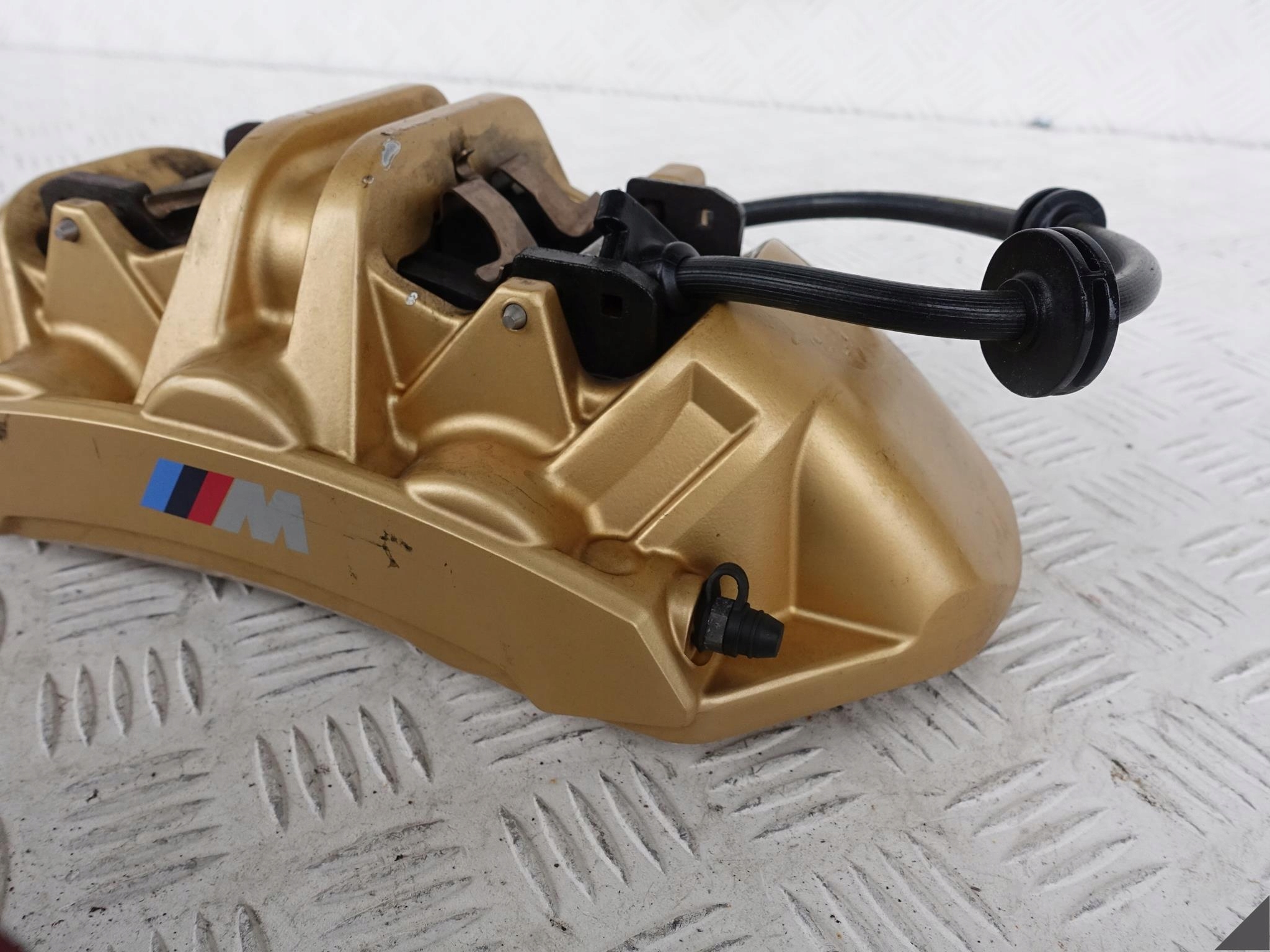 BMW M5 F90 KERAMIK GOLD ZACISK+KLOCKI PRAWY PRZÓD BMW M5 F90 KERAMIK GOLD ZACISK+KLOCKI PRAWY PRZÓD - obrazek 3