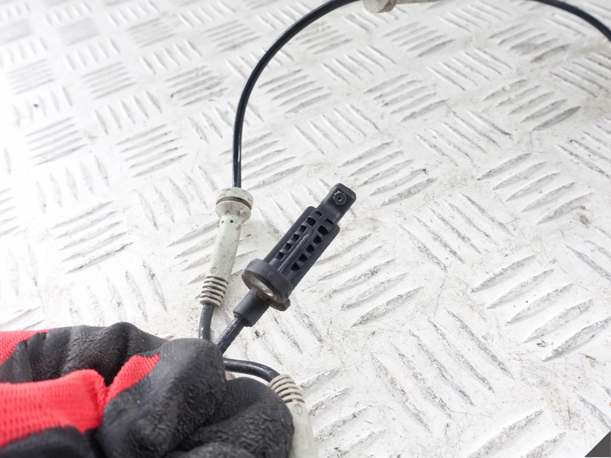 BMW F90 G30 G31 G14 G15 G16 G11 CZUJNIK ABS TYŁ BMW F90 G30 G31 G14 G15 G16 G11 CZUJNIK ABS TYŁ - obrazek 3