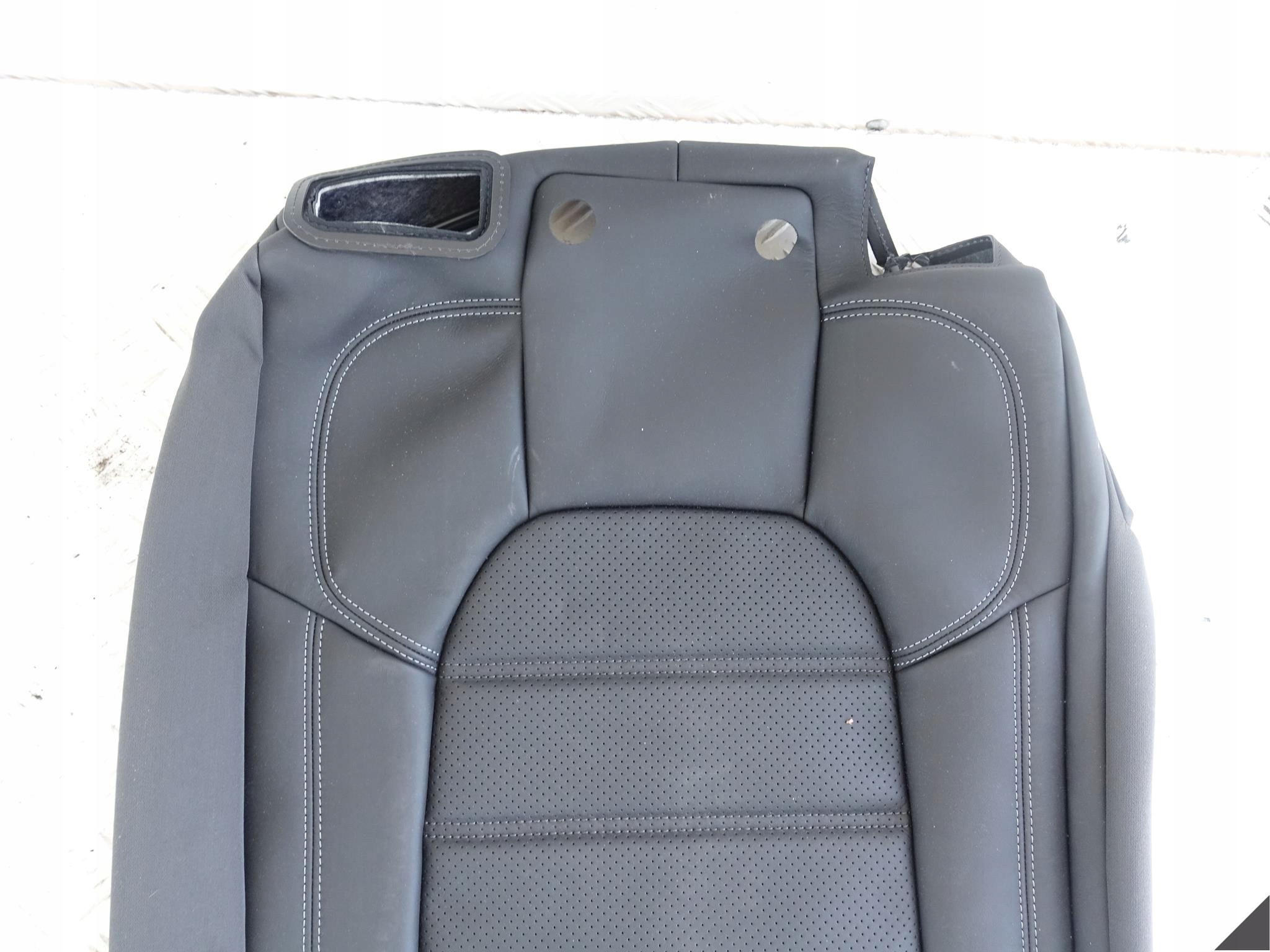 PORSCHE MACAN SKÓRA OPARCIE TAPICERKA TYŁ CZARNA PORSCHE MACAN SKÓRA OPARCIE TAPICERKA TYŁ CZARNA - obrazek 3