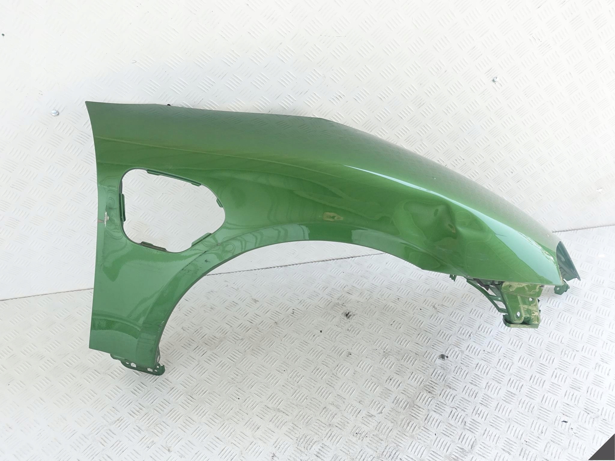 PORSCHE TAYCAN 9J1 BŁOTNIK PRAWY PRZÓD USZK. PORSCHE TAYCAN 9J1 BŁOTNIK PRAWY PRZÓD USZK.