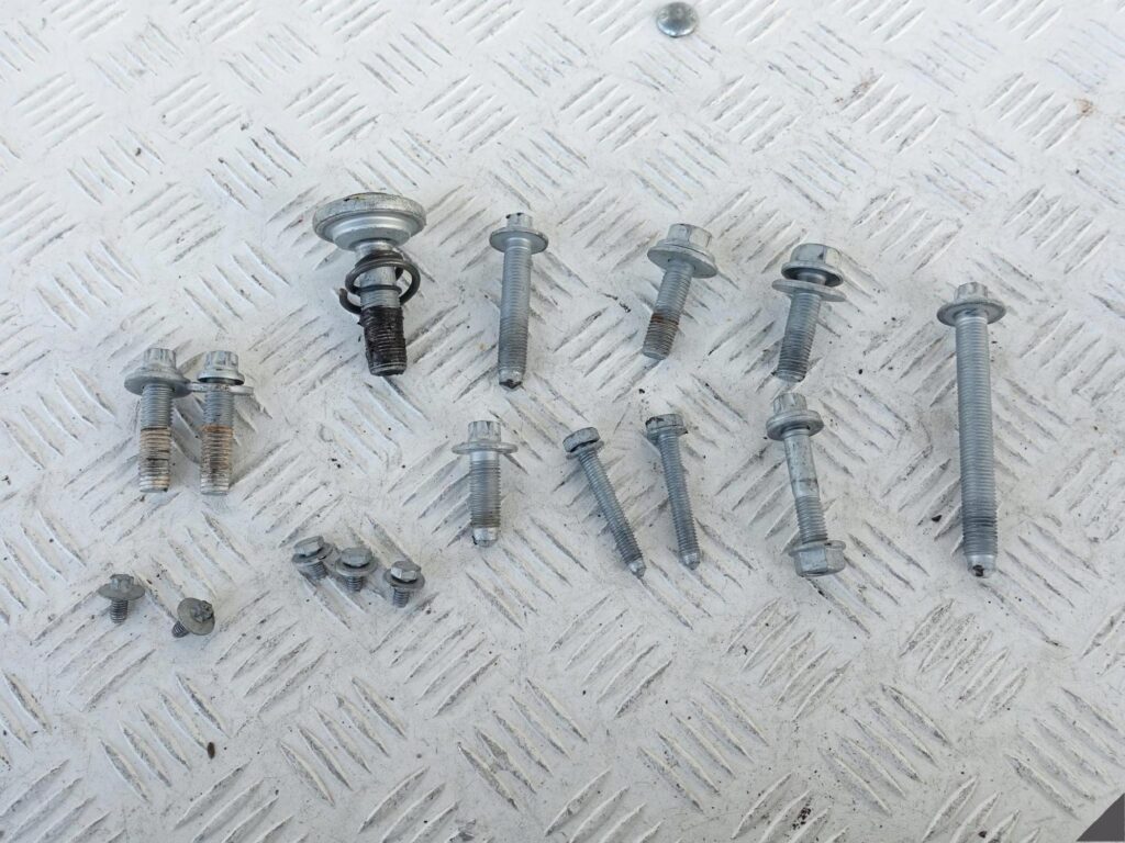 BMW F46 F39 F48 MINI ZESTAW ŚRUB MONTAŻOWYCH PRZÓD