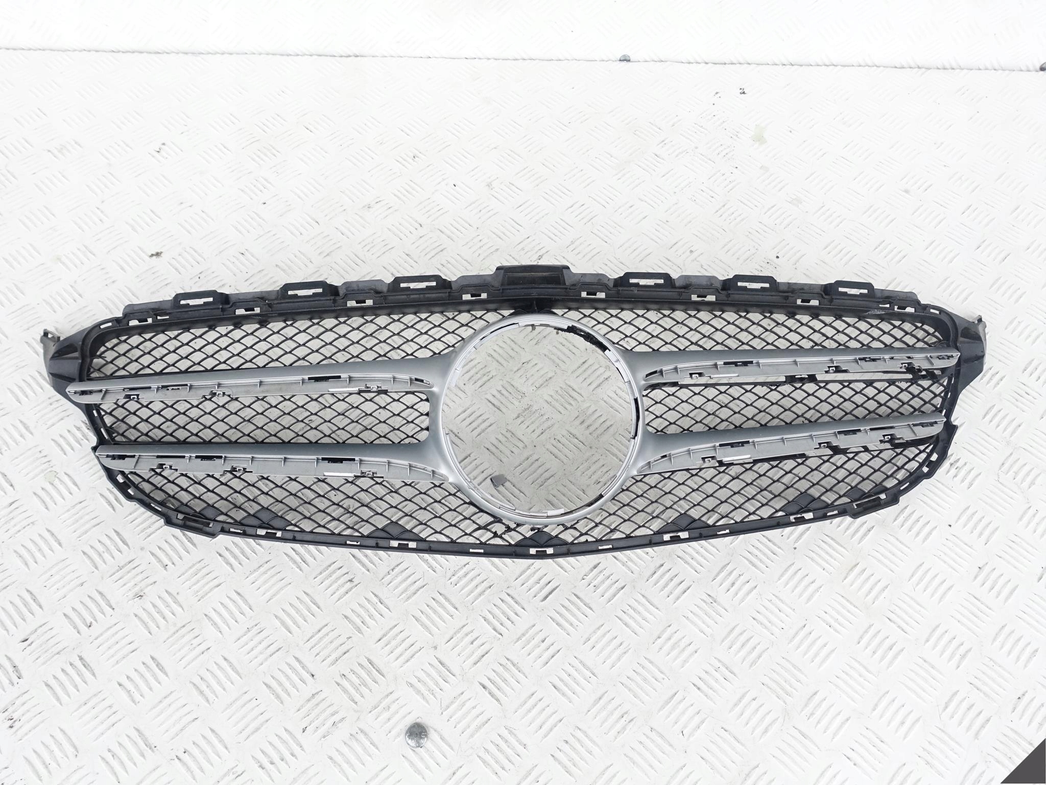 MERCEDES C-KLASA 205 14-18 GRILL ATRAPA PRZÓD MERCEDES C-KLASA 205 14-18 GRILL ATRAPA PRZÓD