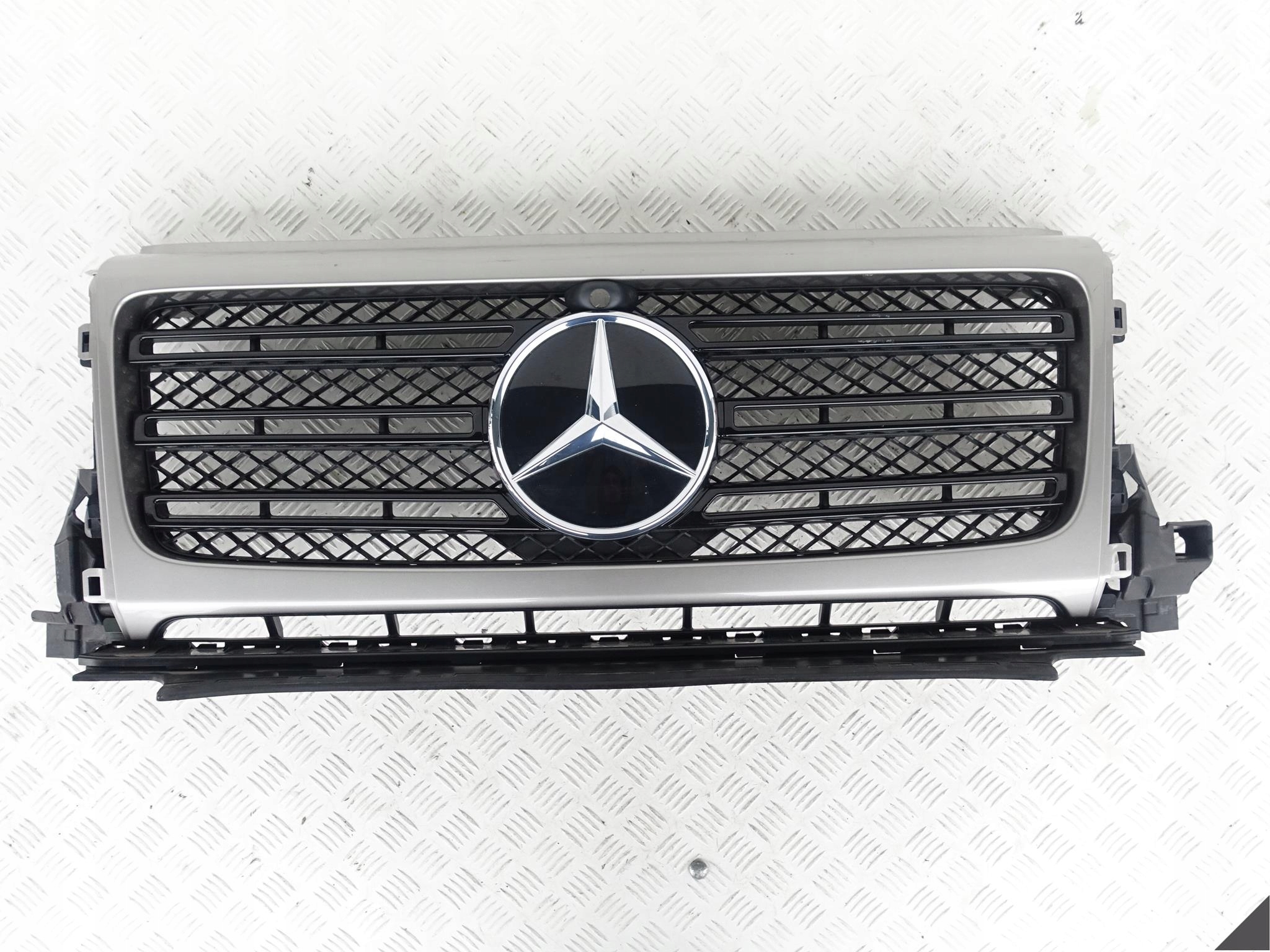 MERCEDES G-KLASA W463 18- GRILL ATRAPA PRZÓD MERCEDES G-KLASA W463 18- GRILL ATRAPA PRZÓD