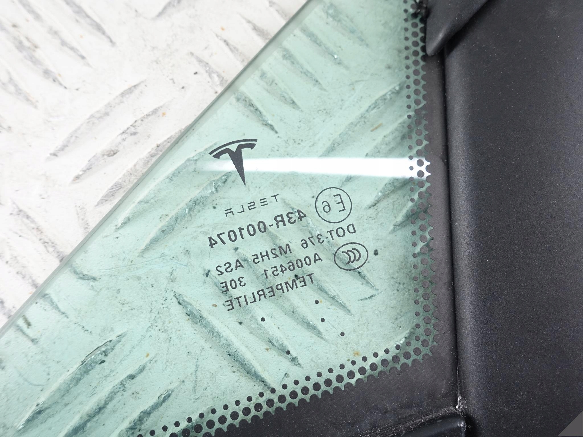 TESLA S TRÓJKĄT BOCZNA SZYBA PRAWA PRZÓD TESLA S TRÓJKĄT BOCZNA SZYBA PRAWA PRZÓD - obrazek 5