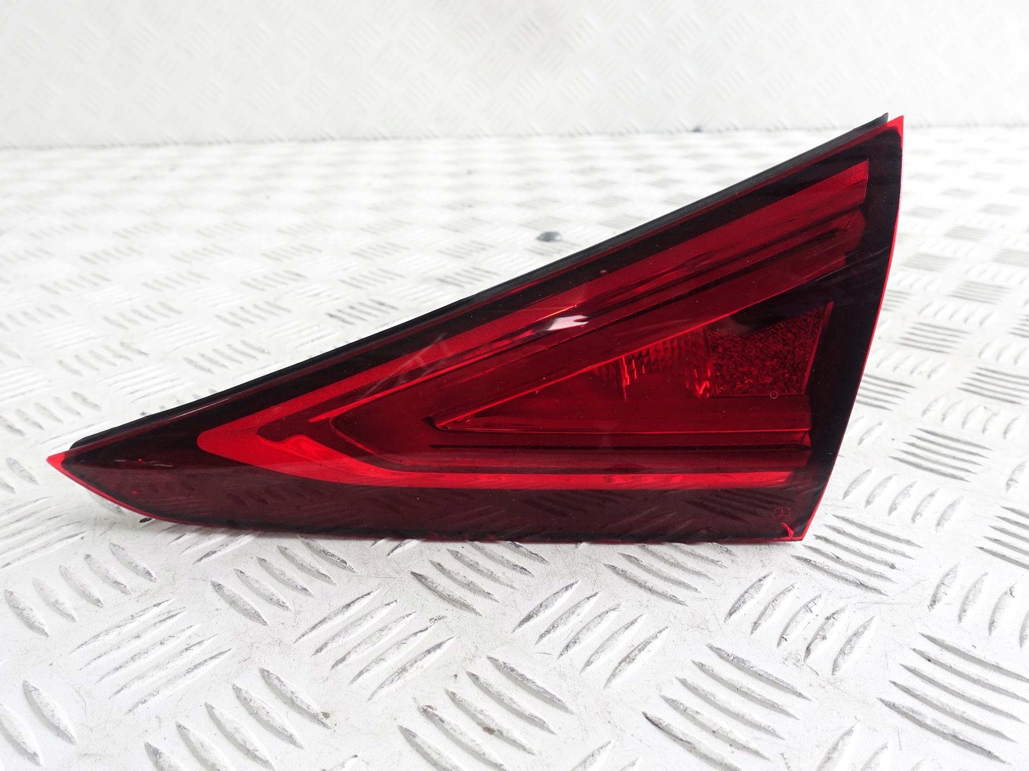 MERCEDES CLS C257 W257 LAMPA PRAWA W KLAPĘ TYŁ MERCEDES CLS C257 W257 LAMPA PRAWA W KLAPĘ TYŁ
