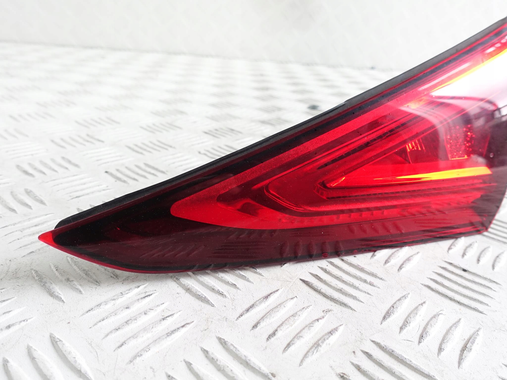 MERCEDES CLS C257 W257 LAMPA PRAWA W KLAPĘ TYŁ MERCEDES CLS C257 W257 LAMPA PRAWA W KLAPĘ TYŁ - obrazek 2