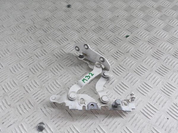 MERCEDES E W212 S212 09-16 ZAWIAS MASKI PRAWY MERCEDES E W212 S212 09-16 ZAWIAS MASKI PRAWY