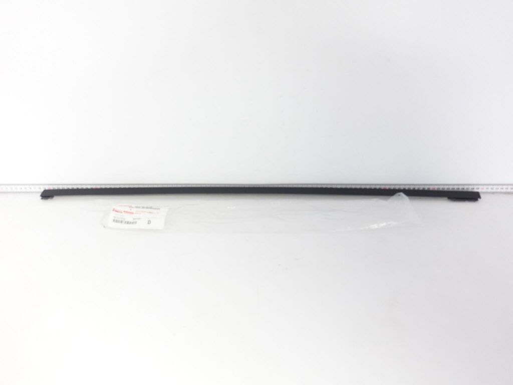 TOYOTA HIGHLANDER IV UX70 19- GÓRNA LISTWA WYKOŃCZENIOWA NA DRZWI PRAWA TYŁ