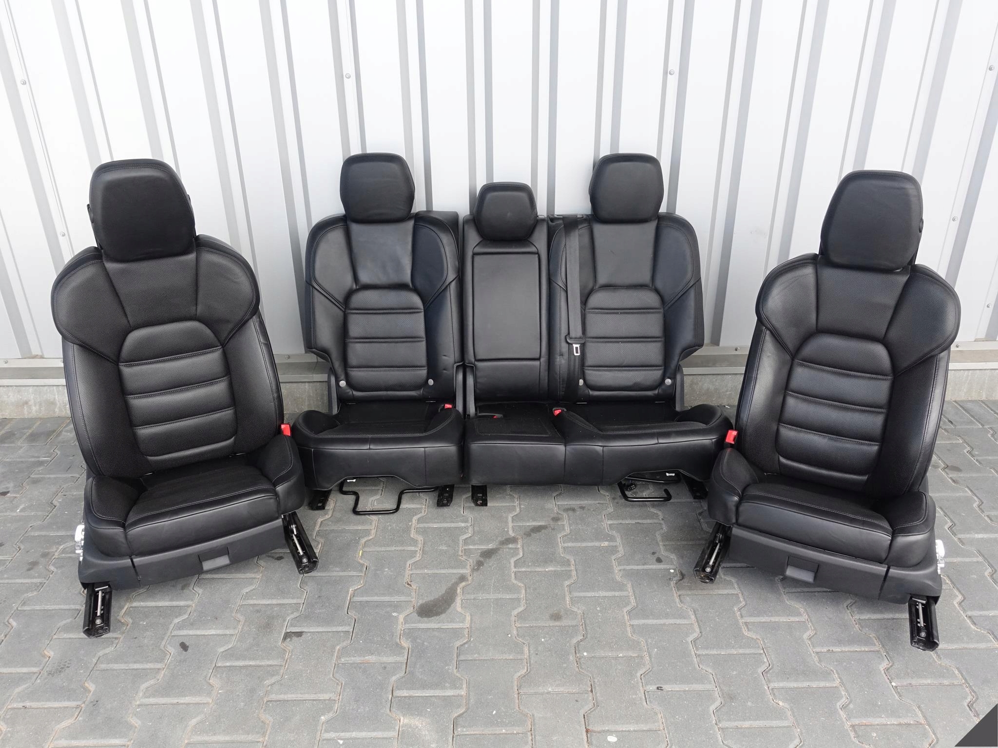 PORSCHE CAYENNE 7P5 TURBO LIFT FOTELE+MONITORY PORSCHE CAYENNE 7P5 TURBO LIFT FOTELE+MONITORY - obrazek 2