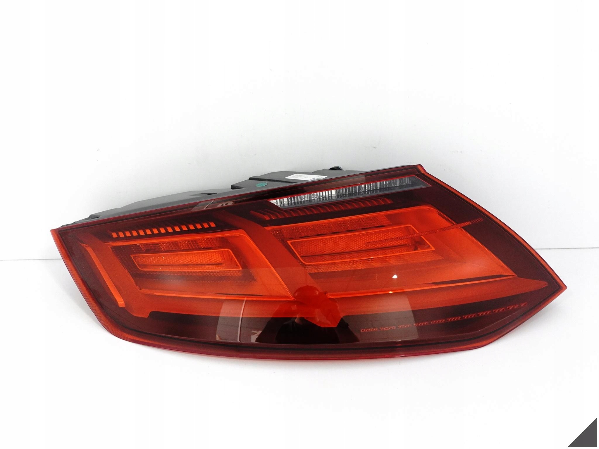 AUDI TT TTS 8S0 (III GENERACJA) 14- LAMPA LED LEWA TYŁ TYLNA EUROPA ŁADNA AUDI TT TTS 8S0 (III GENERACJA) 14- LAMPA LED LEWA TYŁ TYLNA EUROPA ŁADNA