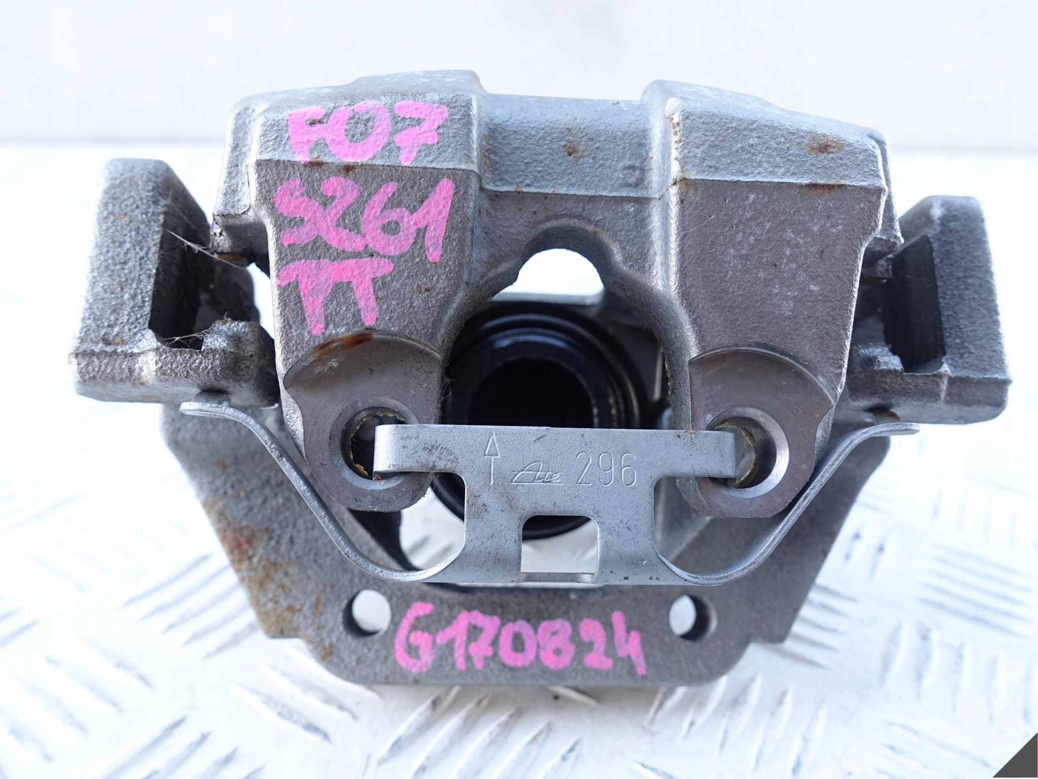 BMW F07 F01 ZACISK HAMULCOWY TYŁ PRAWY 10Km 44/24 BMW F07 F01 ZACISK HAMULCOWY TYŁ PRAWY 10Km 44/24 - obrazek 5