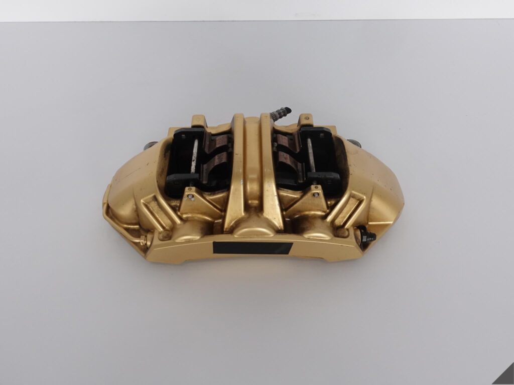 BMW M5 F90 M8 F91 GOLD ZACISK+KLOCKI PRAWY PRZÓD BMW M5 F90 M8 F91 GOLD ZACISK+KLOCKI PRAWY PRZÓD