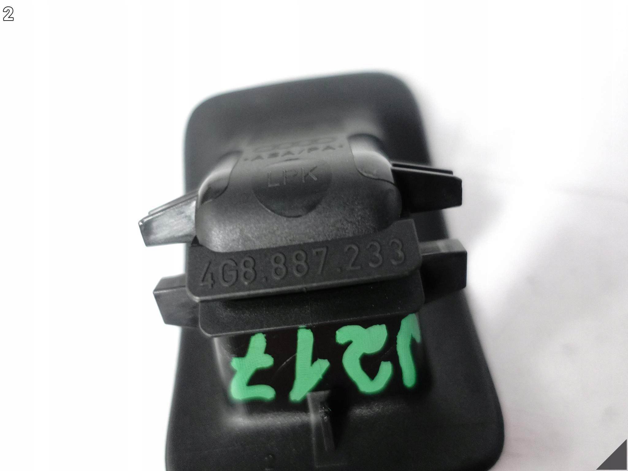 AUDI RS7 A7 4G8 RS6 A6 4G0 C7 LIFT 10-18 OSŁONA ZAŚLEPKA MOCOWANIE ISOFIX AUDI RS7 A7 4G8 RS6 A6 4G0 C7 LIFT 10-18 OSŁONA ZAŚLEPKA MOCOWANIE ISOFIX - obrazek 3