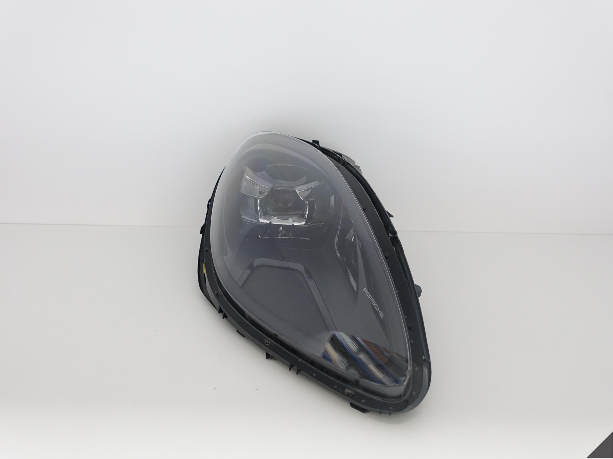 PORSCHE MACAN 95B GTS LIFT 18- FULL LED PRAWA EU LAMPA PORSCHE MACAN 95B GTS LIFT 18- FULL LED PRAWA EU LAMPA