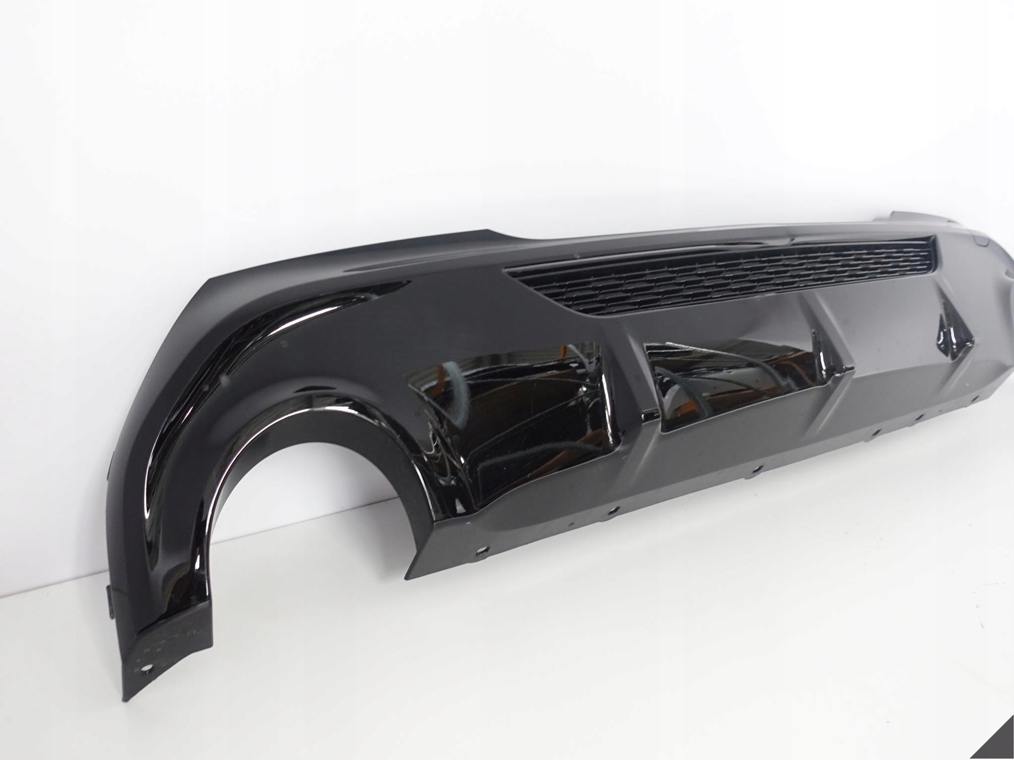 BMW 1 F40 M-PAKIET M135IX DYFUZOR SPOILER TYŁ BMW 1 F40 M-PAKIET M135IX DYFUZOR SPOILER TYŁ - obrazek 2