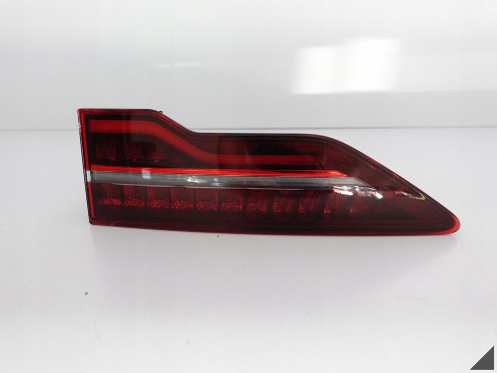 JAGUAR I-PACE X590 LED LAMPA W KLAPE PRAWA TYŁ