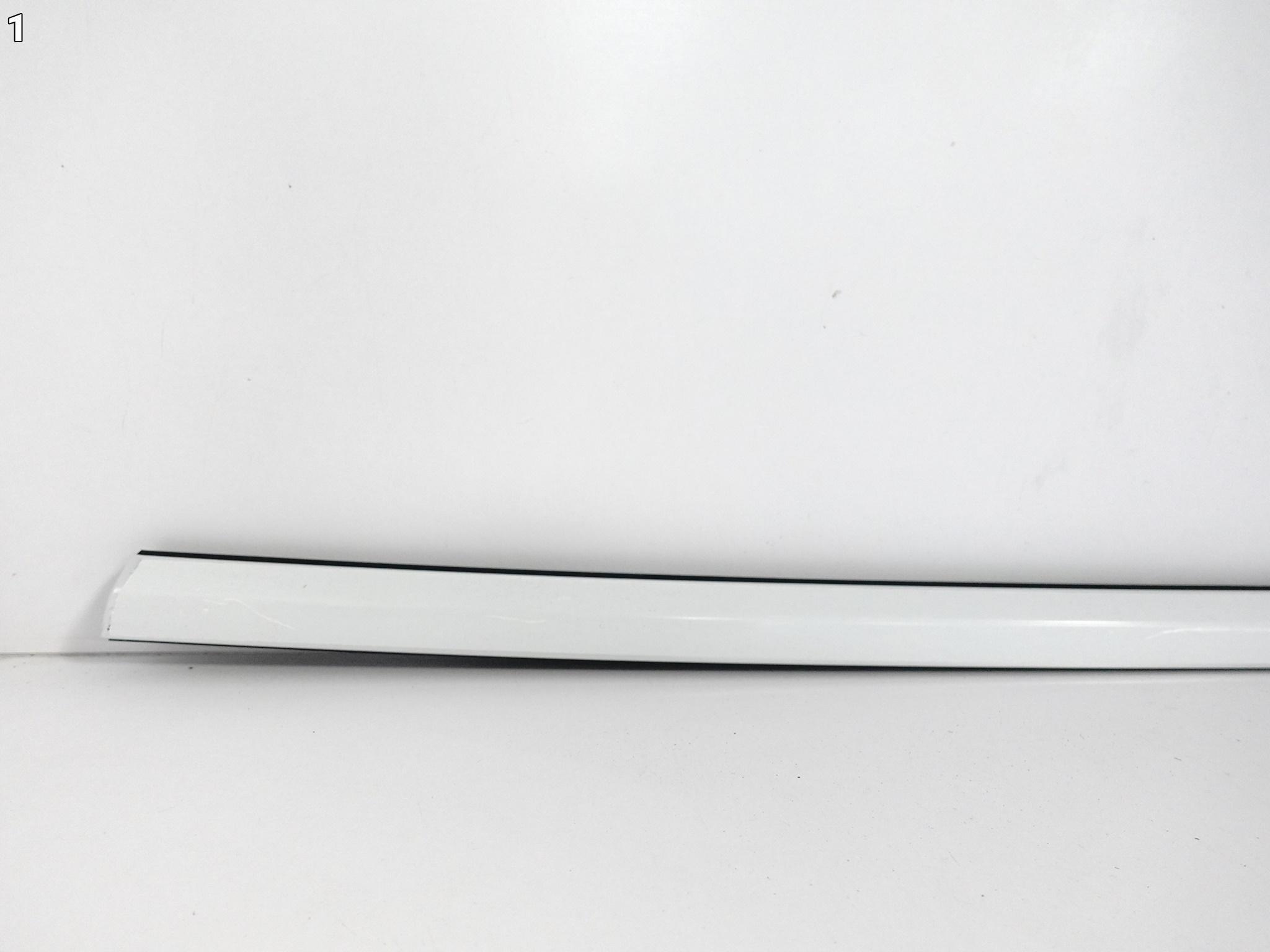 TESLA MODEL 3 17- LISTWA ZGARNIAJĄCA DRZWI PRAWYCH TYŁ CHROM TESLA MODEL 3 17- LISTWA ZGARNIAJĄCA DRZWI PRAWYCH TYŁ CHROM - obrazek 2