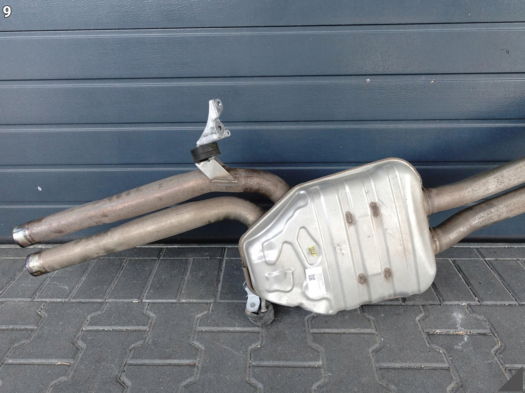 AUDI RS7 4G8 C7 LIFT 15-18 RURA WYDECH TŁUMIK LEWY TYŁ 4.0 TFSI 70 KM AUDI RS7 4G8 C7 LIFT 15-18 RURA WYDECH TŁUMIK LEWY TYŁ 4.0 TFSI 70 KM - obrazek 10