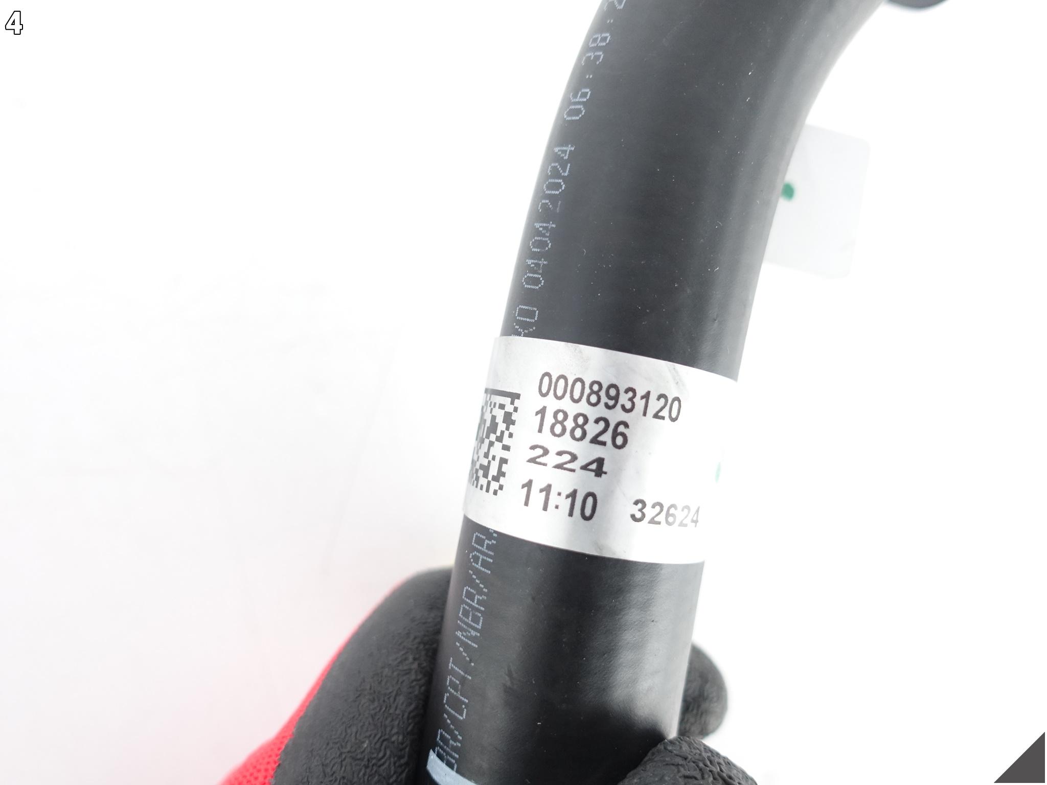 FERRARI PUROSANGUE F175 23- BEZKORKOWY WLEW PALIWA WĄŻ PRZEWÓD PALIWOWY FERRARI PUROSANGUE F175 23- BEZKORKOWY WLEW PALIWA WĄŻ PRZEWÓD PALIWOWY - obrazek 5