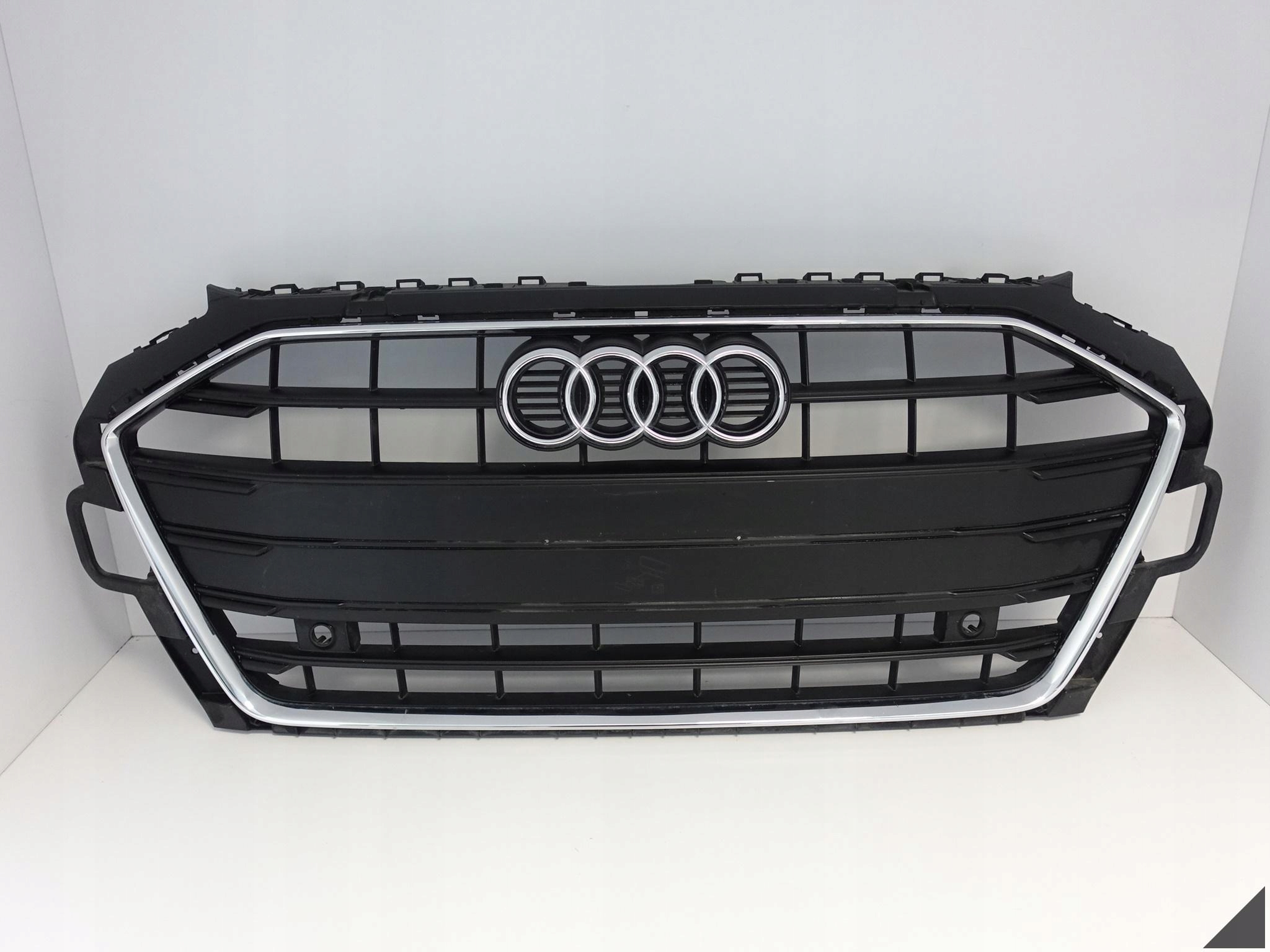 AUDI A4 B9 8W0 LIFT 19- ZWYKŁY / BASIS ZDERZAK GRILL ATRAPA PRZÓD AUDI A4 B9 8W0 LIFT 19- ZWYKŁY / BASIS ZDERZAK GRILL ATRAPA PRZÓD