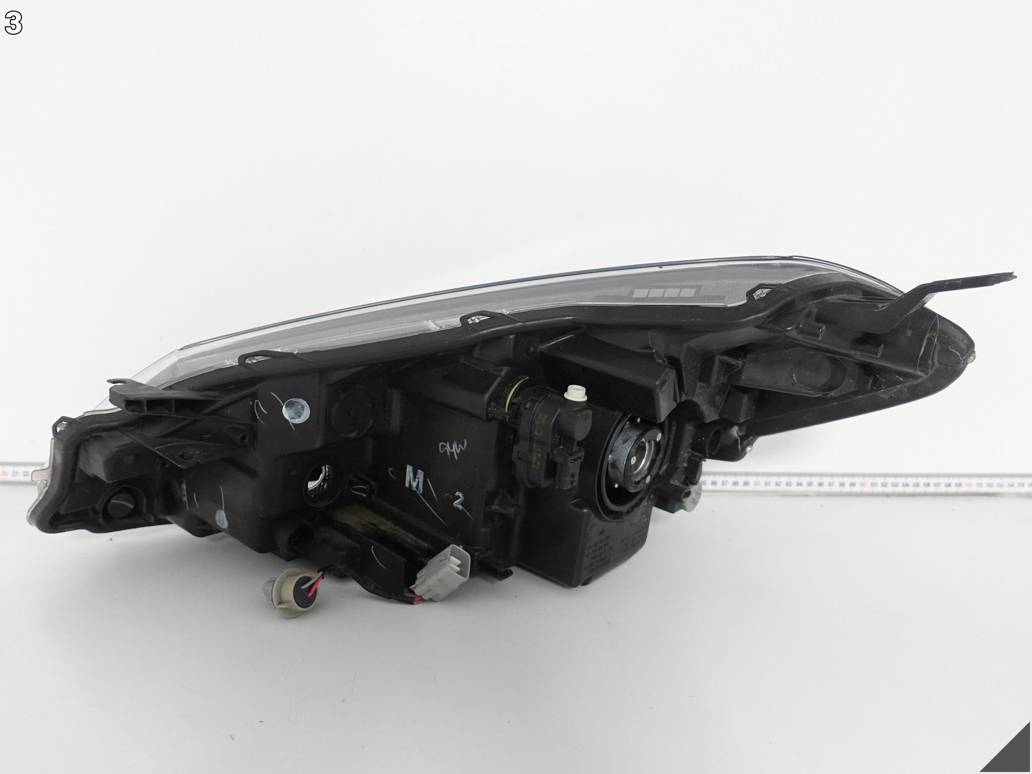 TOYOTA YARIS III 3 LIFT 17-19 LAMPA HALOGEN ZWYKŁA + LED PRAWA PRZÓD EUROPA TOYOTA YARIS III 3 LIFT 17-19 LAMPA HALOGEN ZWYKŁA + LED PRAWA PRZÓD EUROPA - obrazek 4