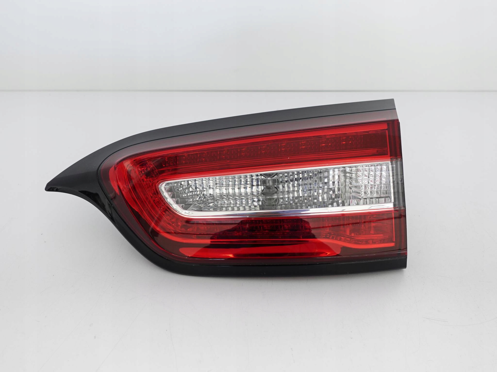 JEEP CHEROKEE KL 14-18 LAMPA PRAWA LED TYŁ W KLAPĘ JEEP CHEROKEE KL 14-18 LAMPA PRAWA LED TYŁ W KLAPĘ