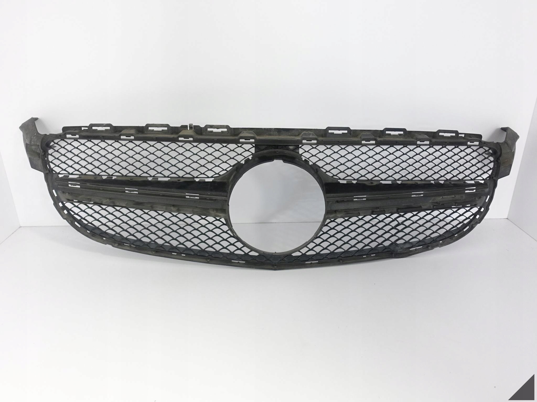 MERCEDES C-KLASA W205 63 C63 AMG 14-21 GRILL ATRAPA KRATKA W ZDERZAK MERCEDES C-KLASA W205 63 C63 AMG 14-21 GRILL ATRAPA KRATKA W ZDERZAK