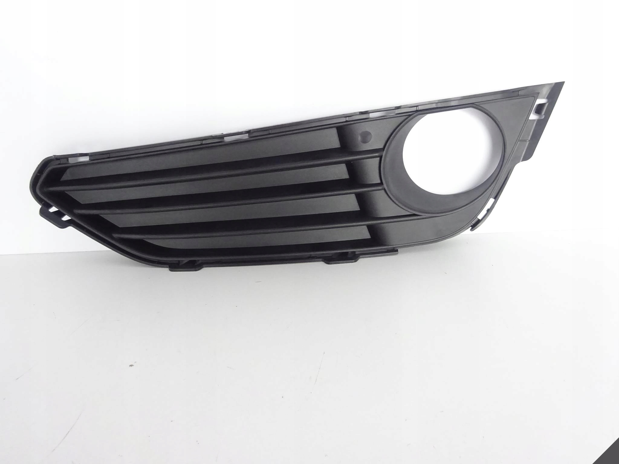 BMW 2 F22 F23 ZWYKŁA ZDERZAK HALOGEN KRATKA LEWA BMW 2 F22 F23 ZWYKŁA ZDERZAK HALOGEN KRATKA LEWA