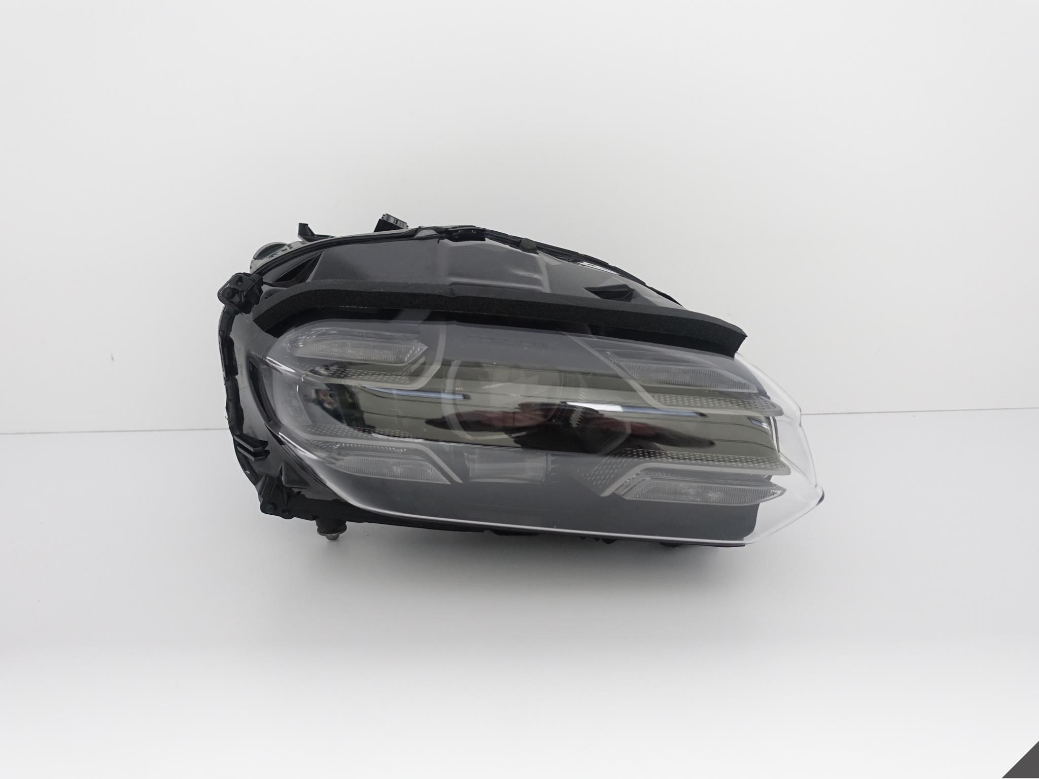 PORSCHE TAYCAN 9J1 MATRIX FULL LED PRAWA EUROPA LAMPA PORSCHE TAYCAN 9J1 MATRIX FULL LED PRAWA EUROPA LAMPA